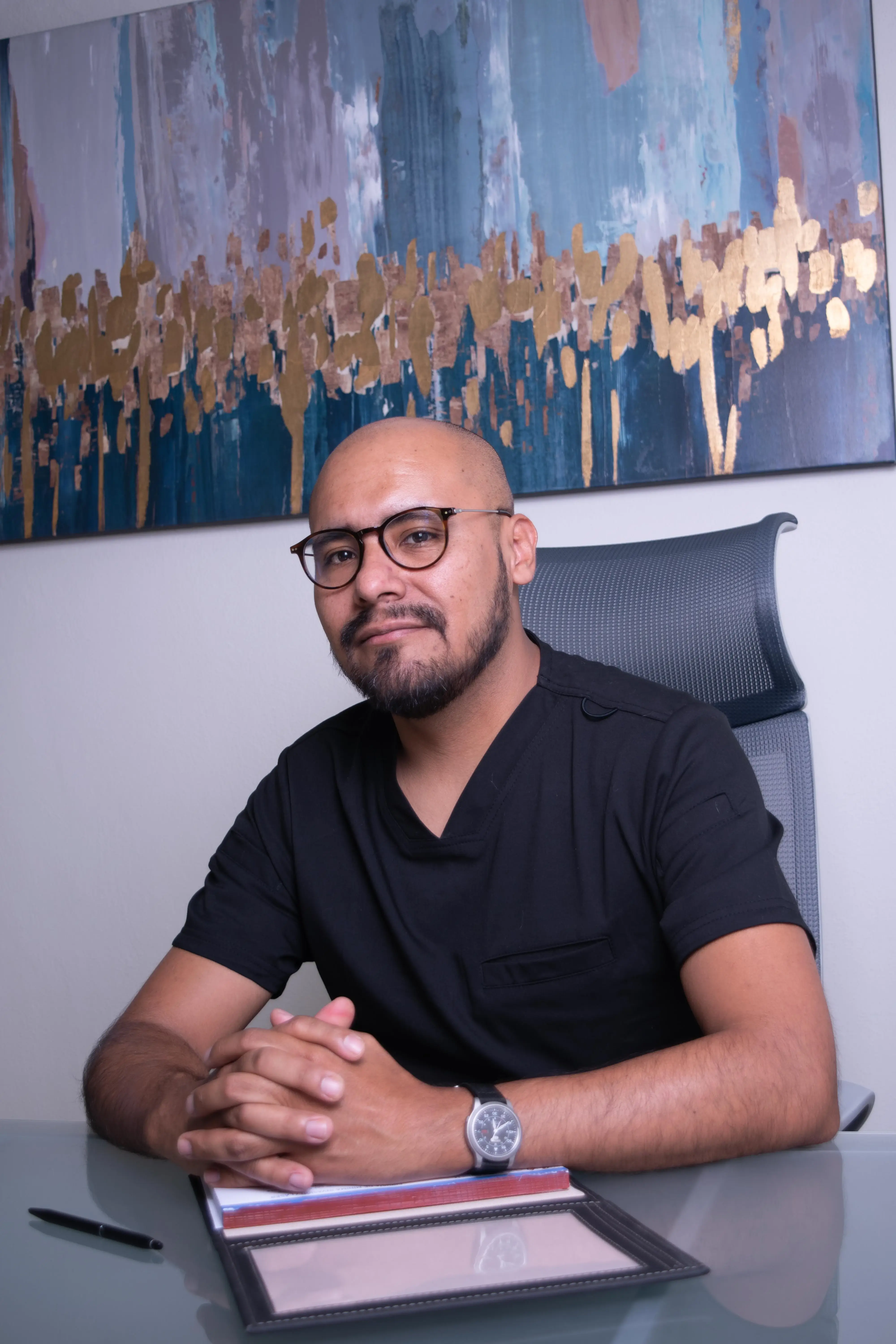 Dr. Carlos Escobar, urólogo